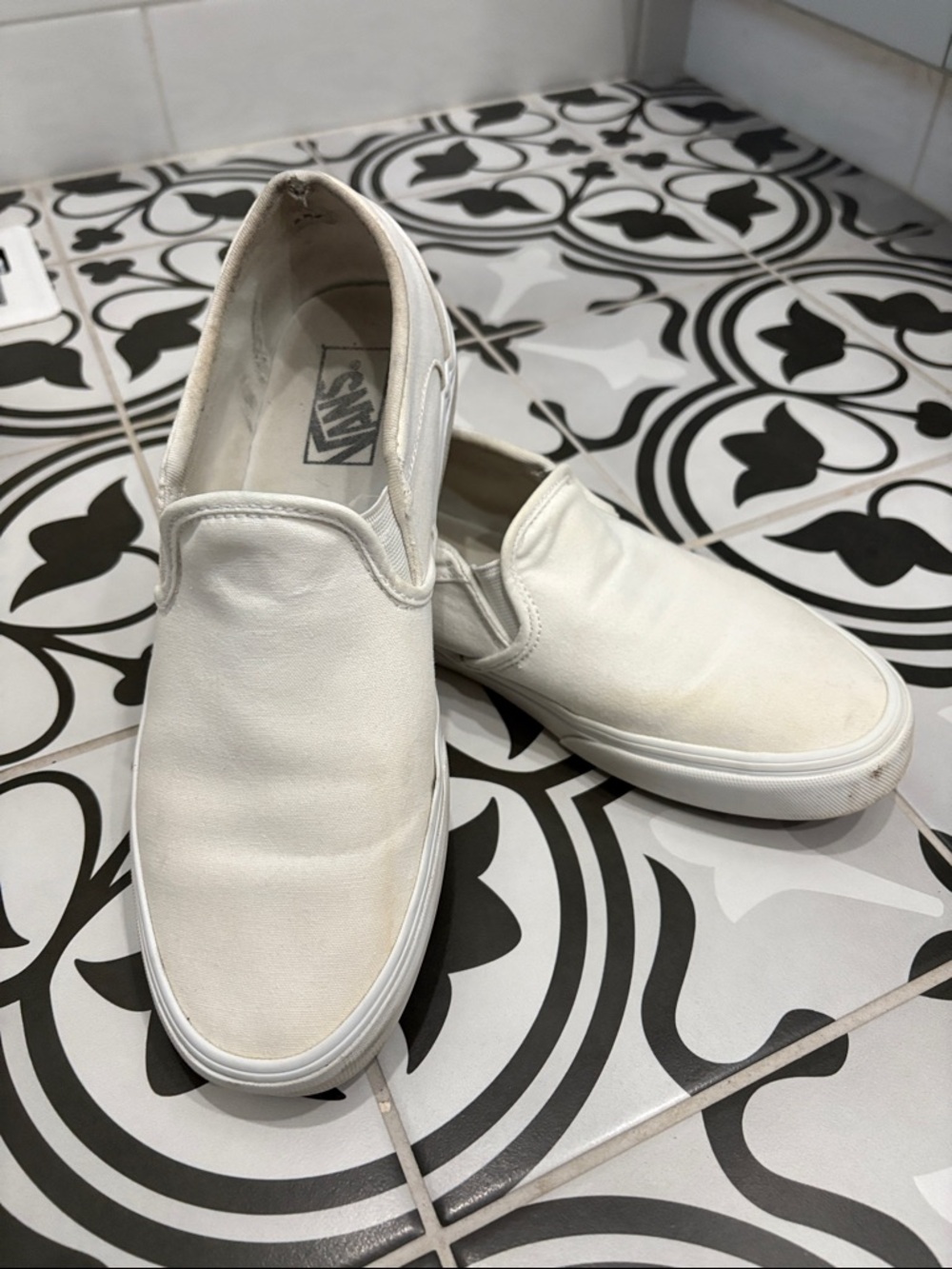 Vans so men’s Slip-On Canvas Loafers in White